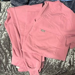 Figs dusty rose large top one pocket slight flaw pen mark and medium jogger